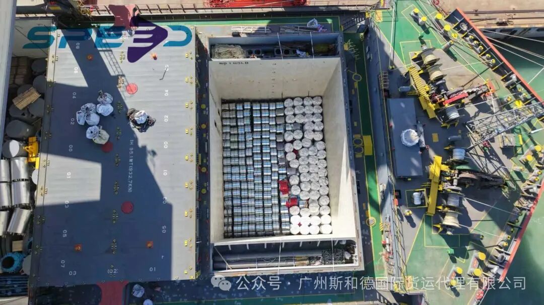 Tömeges logisztika megszakítása: Acéltekercsek szállítása Lianyungangból Afrikába